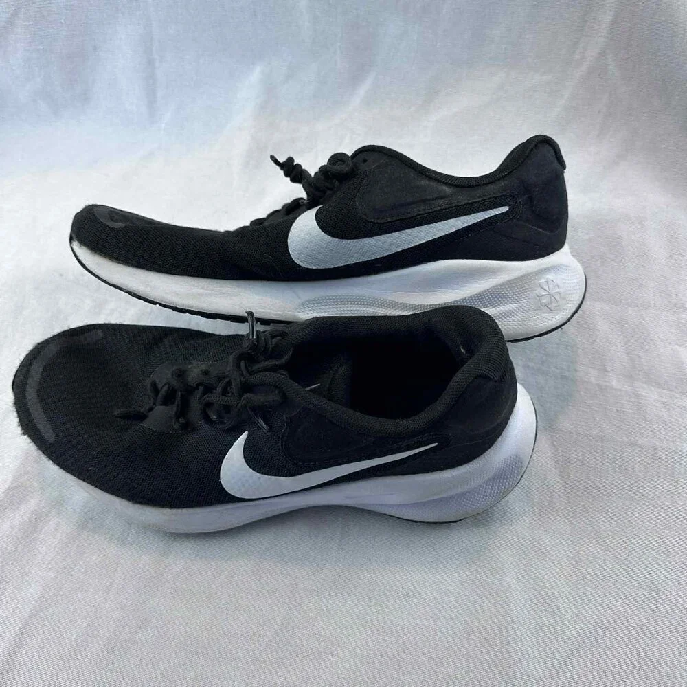 Nike Revolution 6 Women’s Running Shoes – Black/White –‎ Size 8W